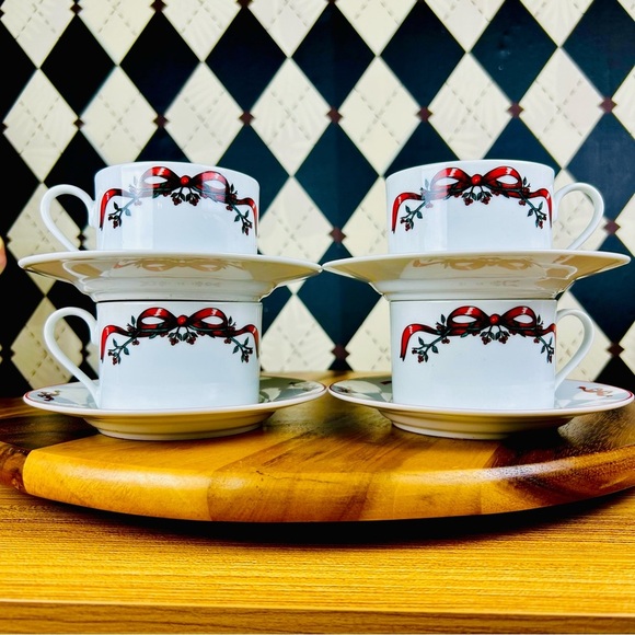 Set (8) 4 Cups + 4 Saucers Festive Christmas Red Green and White Holiday Teacups - Picture 7 of 13